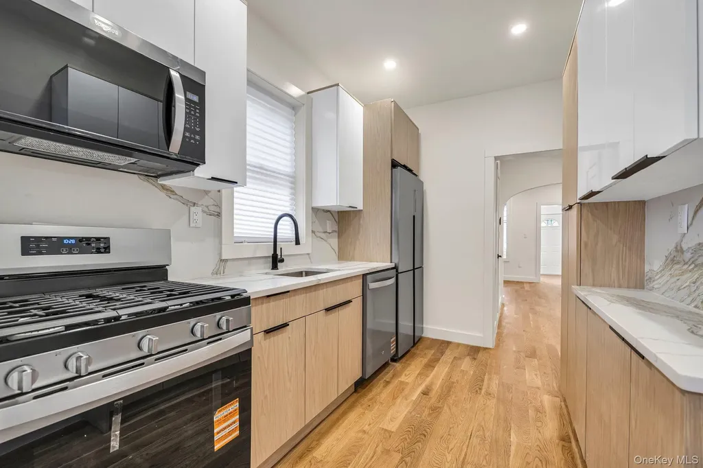 1517 Gillespie Avenue Bronx NY 10461