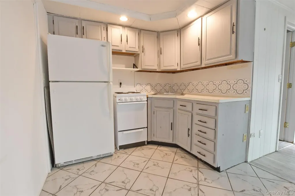 205 Connetquot Road Oakdale NY 11769