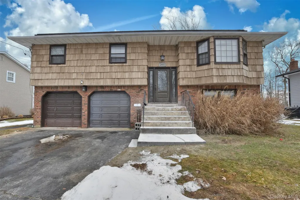 205 Connetquot Road Oakdale NY 11769