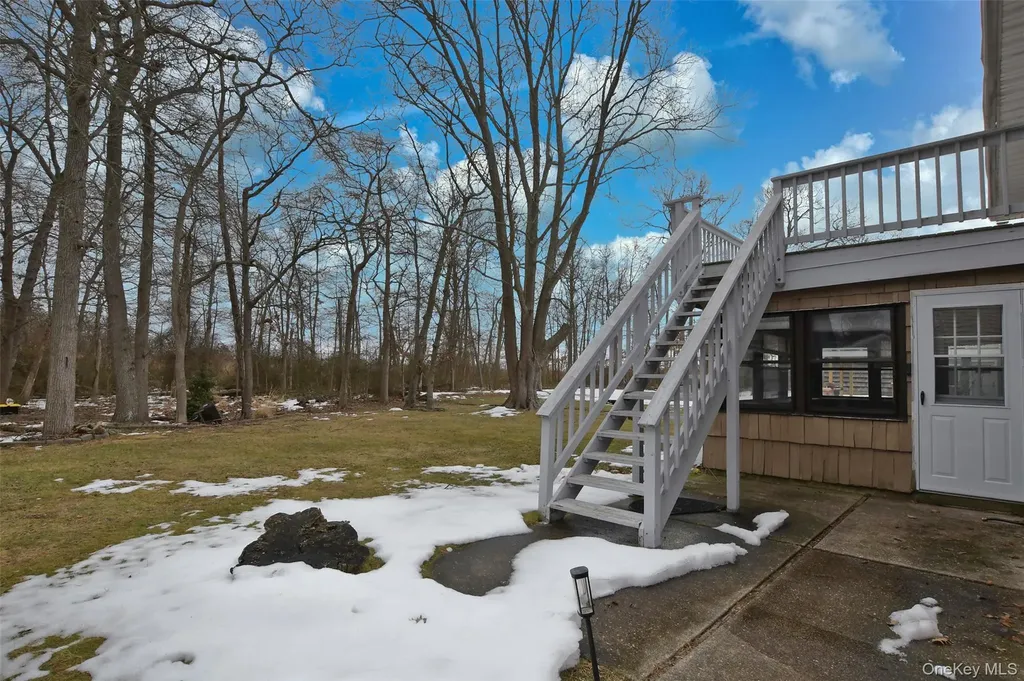 205 Connetquot Road Oakdale NY 11769