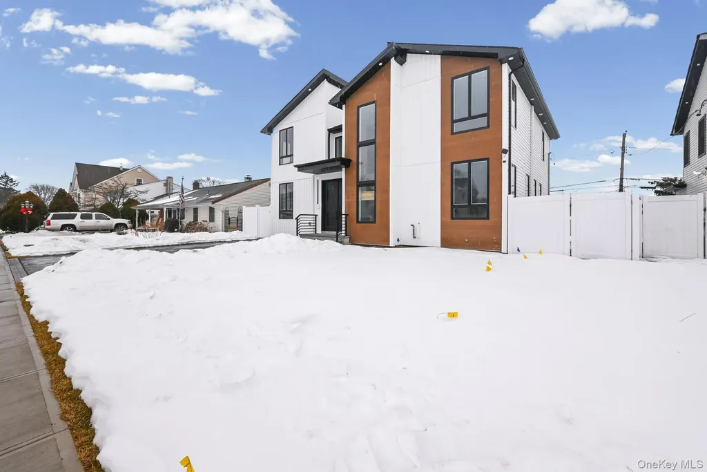 14 Hoover Lane Bethpage NY 11714
