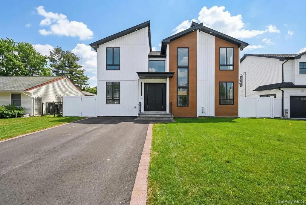 14 Hoover Lane Bethpage NY 11714