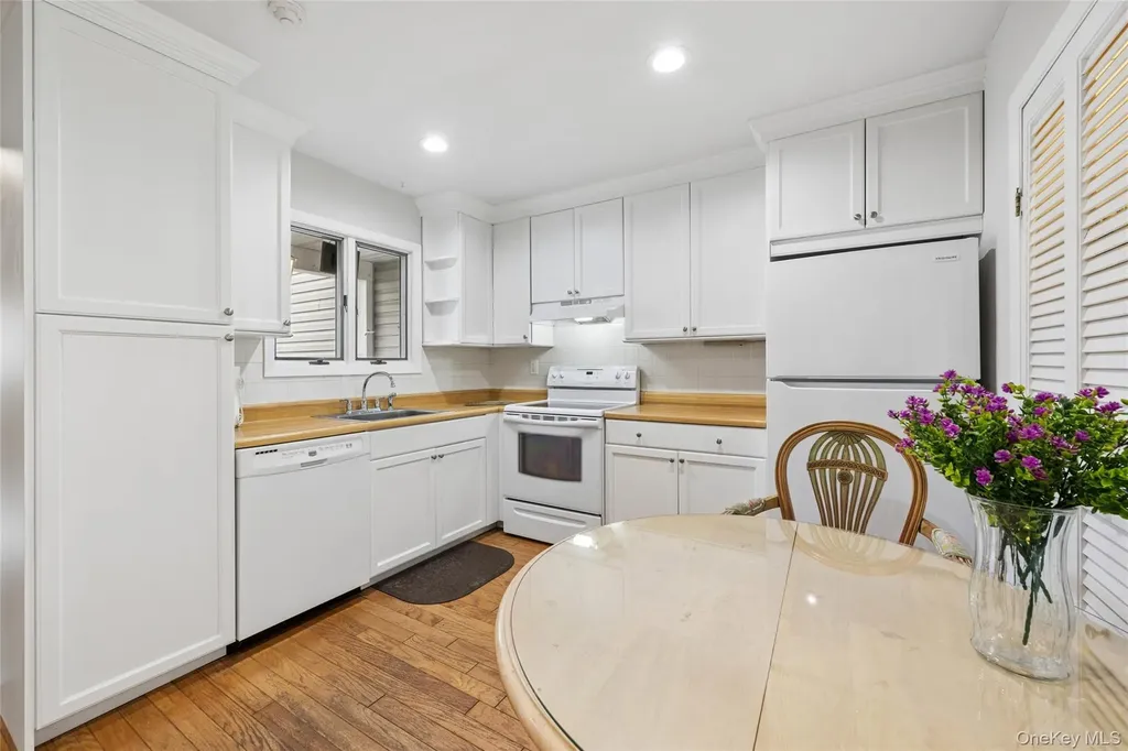 25 Freemont Lane Coram NY 11727