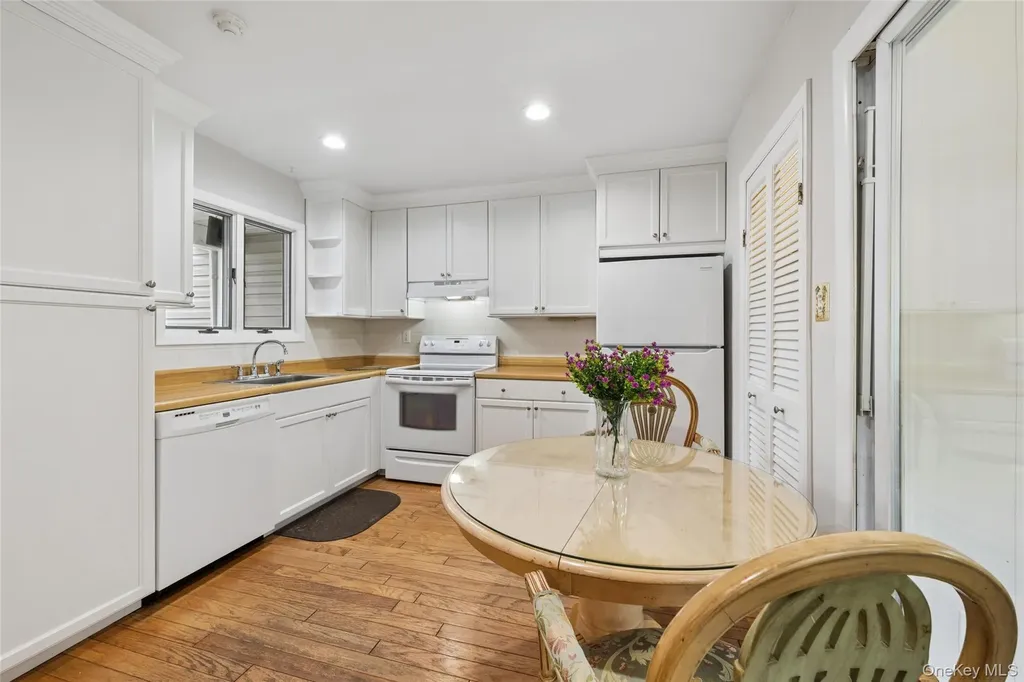 25 Freemont Lane Coram NY 11727