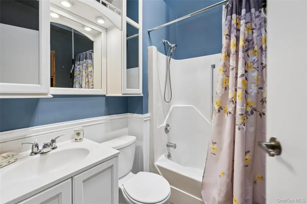 25 Freemont Lane Coram NY 11727