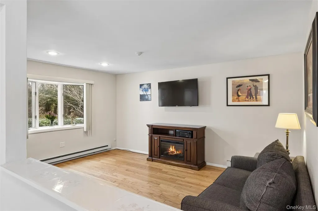 25 Freemont Lane Coram NY 11727