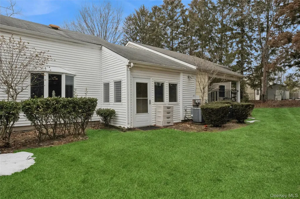 25 Freemont Lane Coram NY 11727