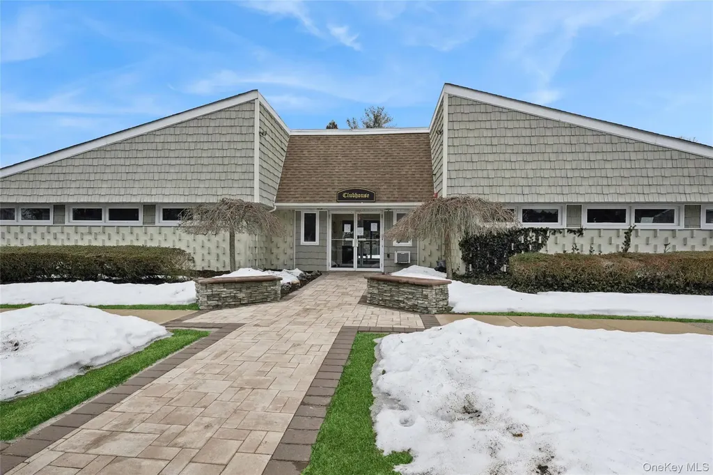 25 Freemont Lane Coram NY 11727