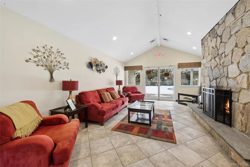 25 Freemont Lane Coram NY 11727