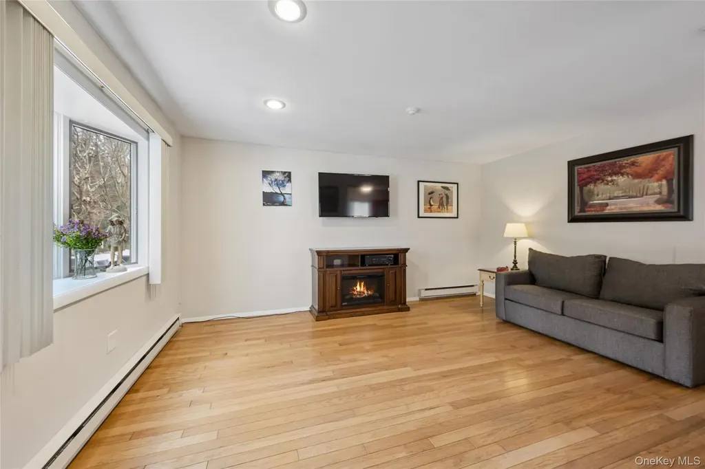25 Freemont Lane Coram NY 11727