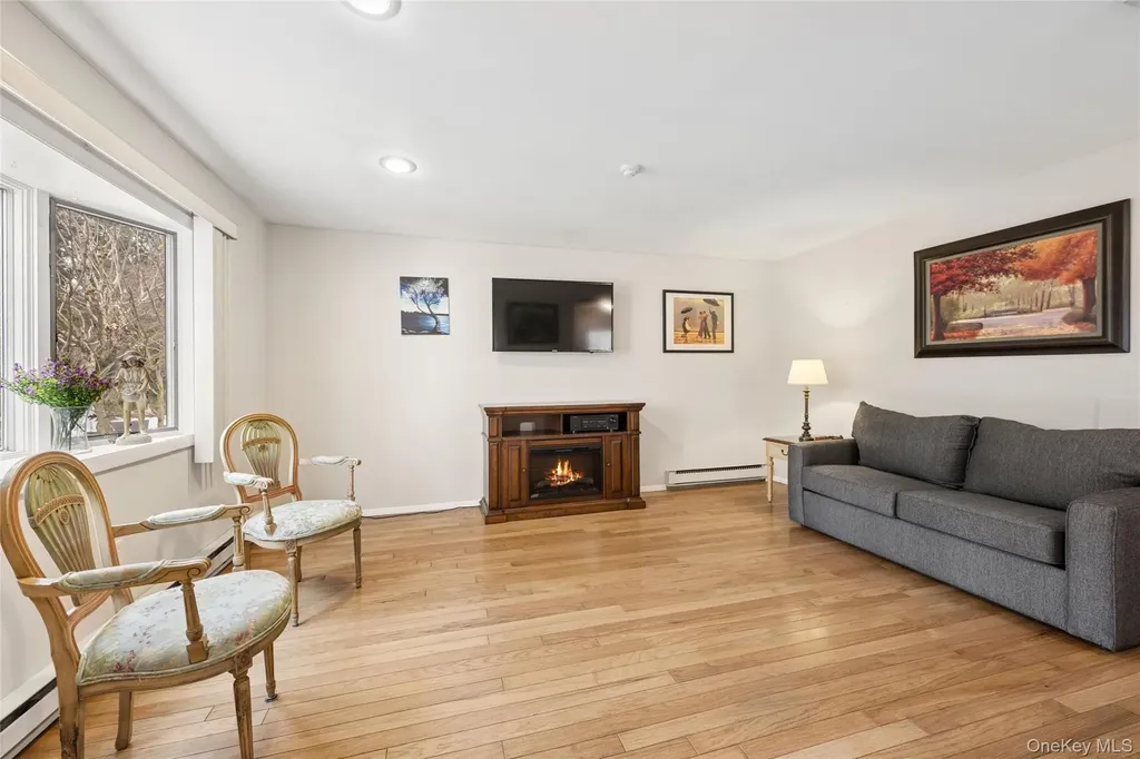 25 Freemont Lane Coram NY 11727