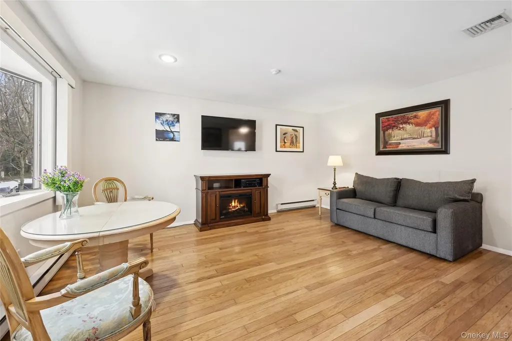 25 Freemont Lane Coram NY 11727