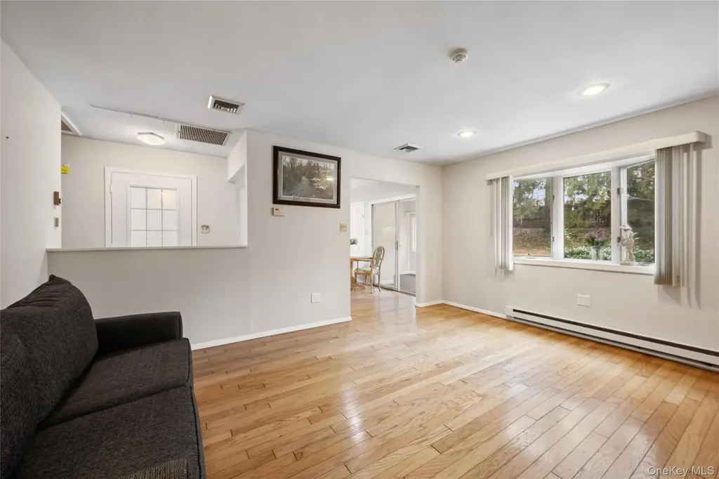 25 Freemont Lane Coram NY 11727