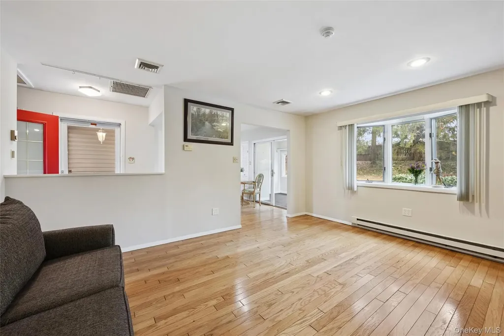 25 Freemont Lane Coram NY 11727