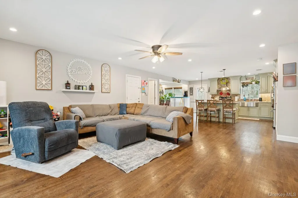 135 5th Avenue Kings Park NY 11754