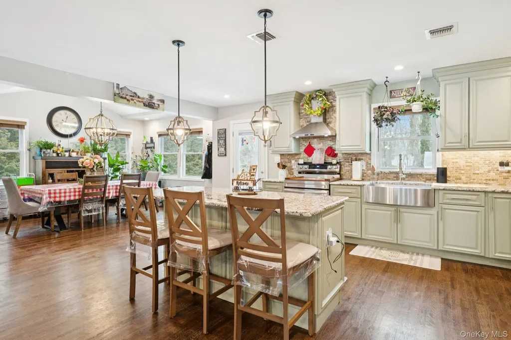 135 5th Avenue Kings Park NY 11754