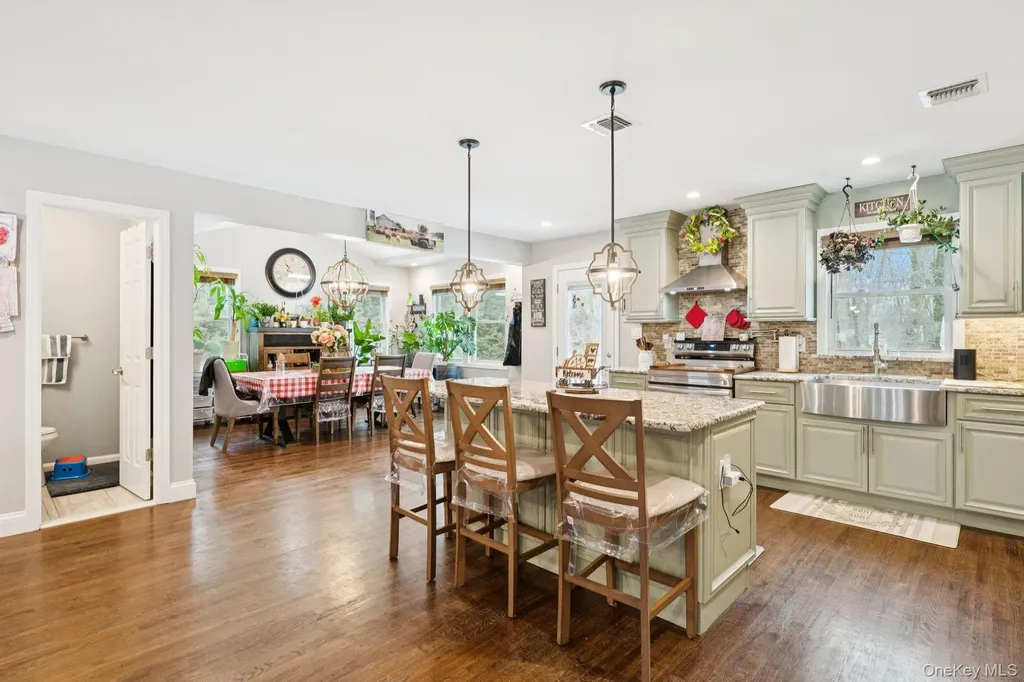 135 5th Avenue Kings Park NY 11754