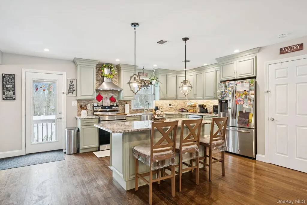 135 5th Avenue Kings Park NY 11754