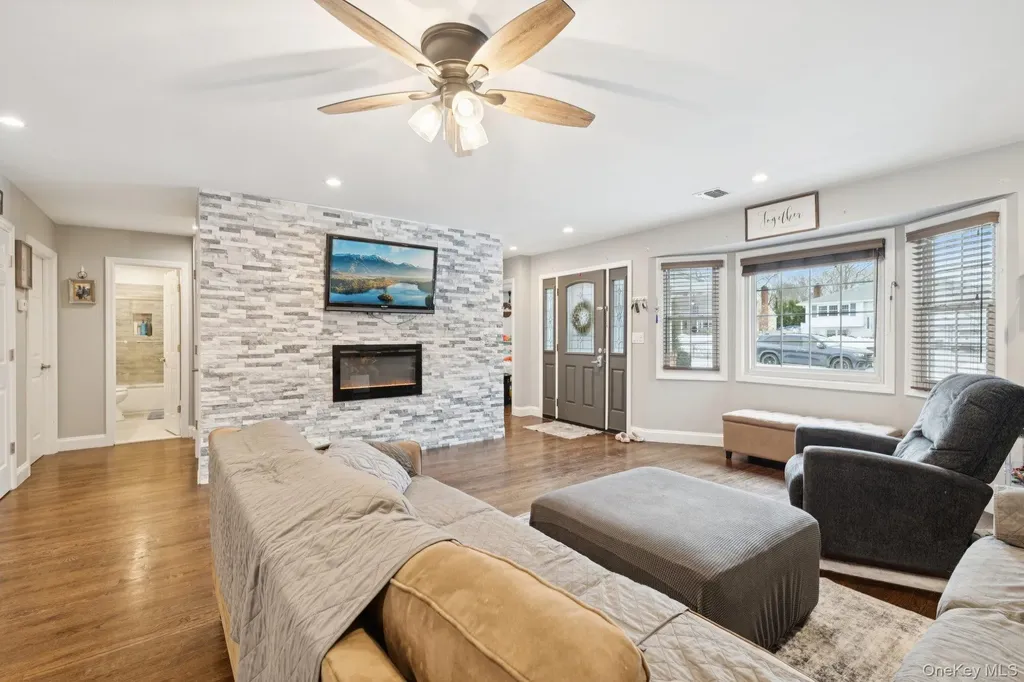 135 5th Avenue Kings Park NY 11754
