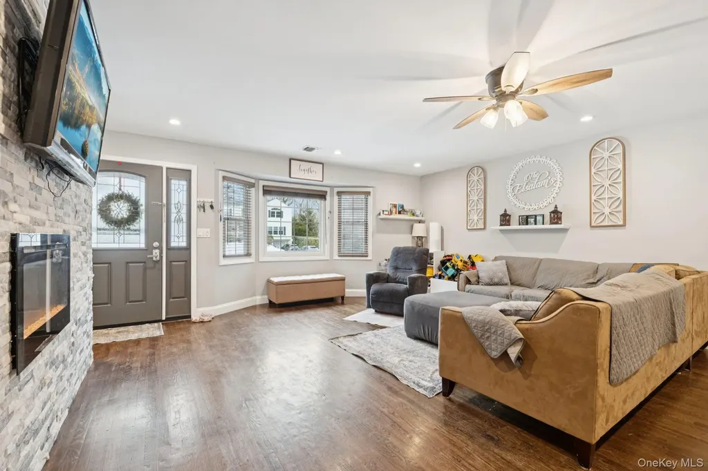 135 5th Avenue Kings Park NY 11754