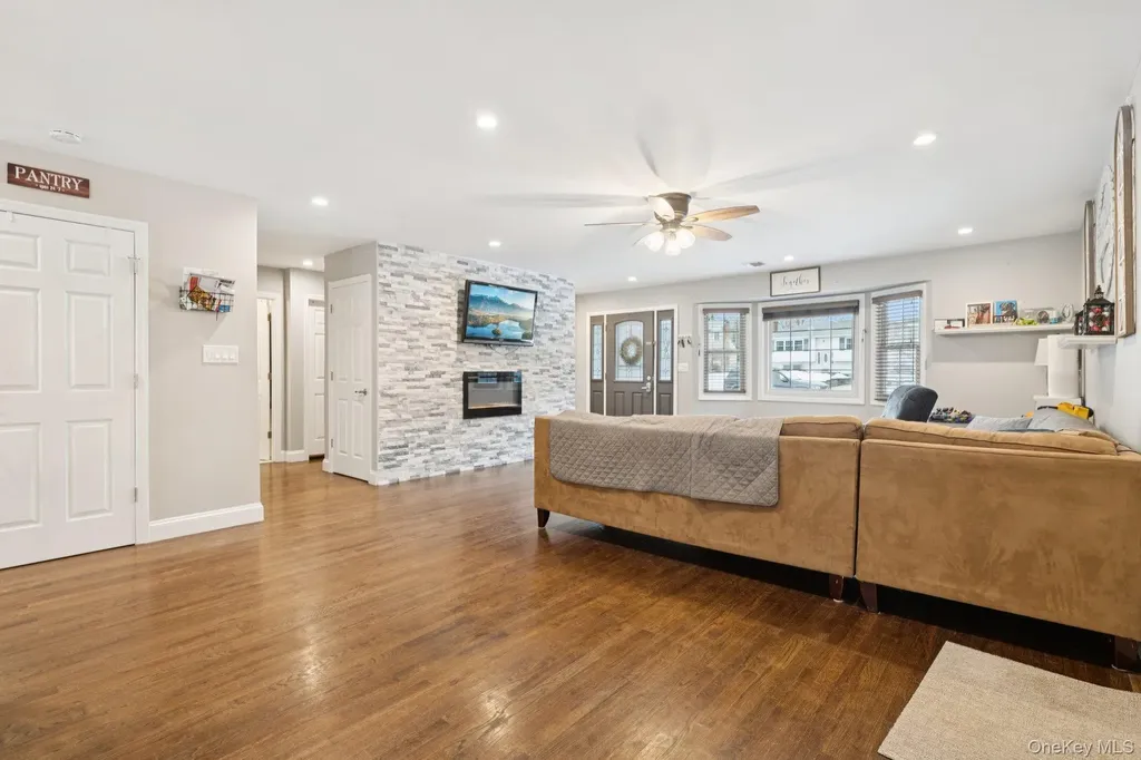 135 5th Avenue Kings Park NY 11754