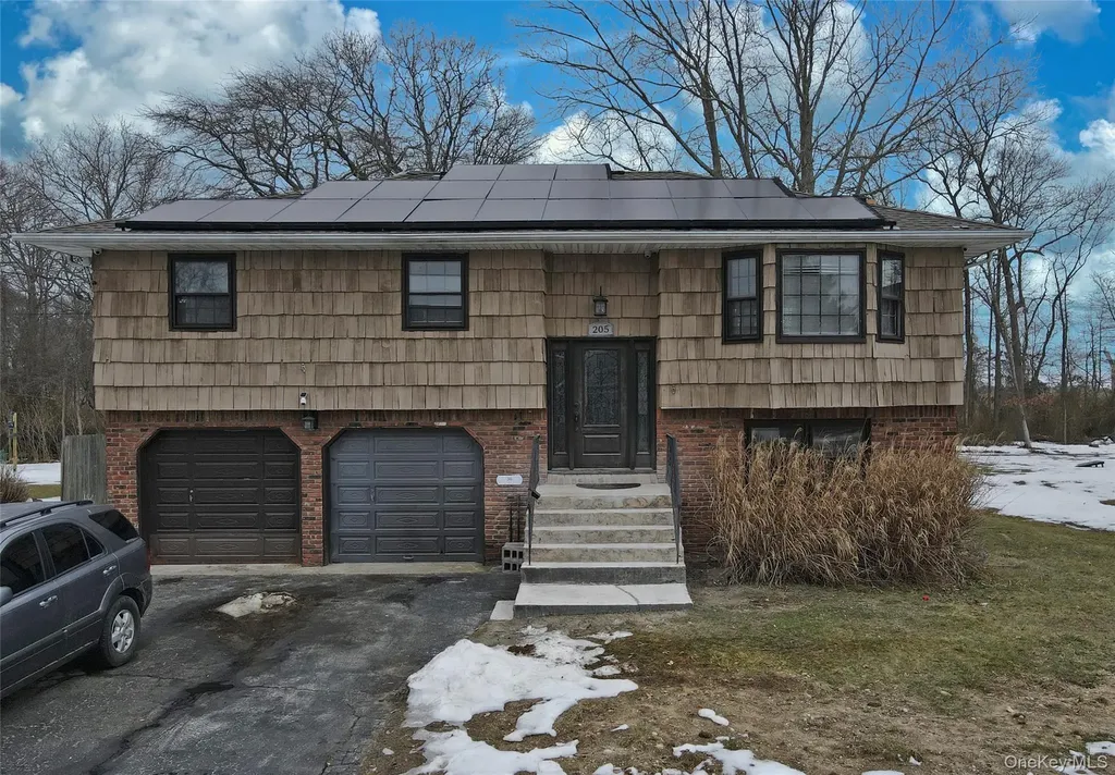 205 Connetquot Road Oakdale NY 11769