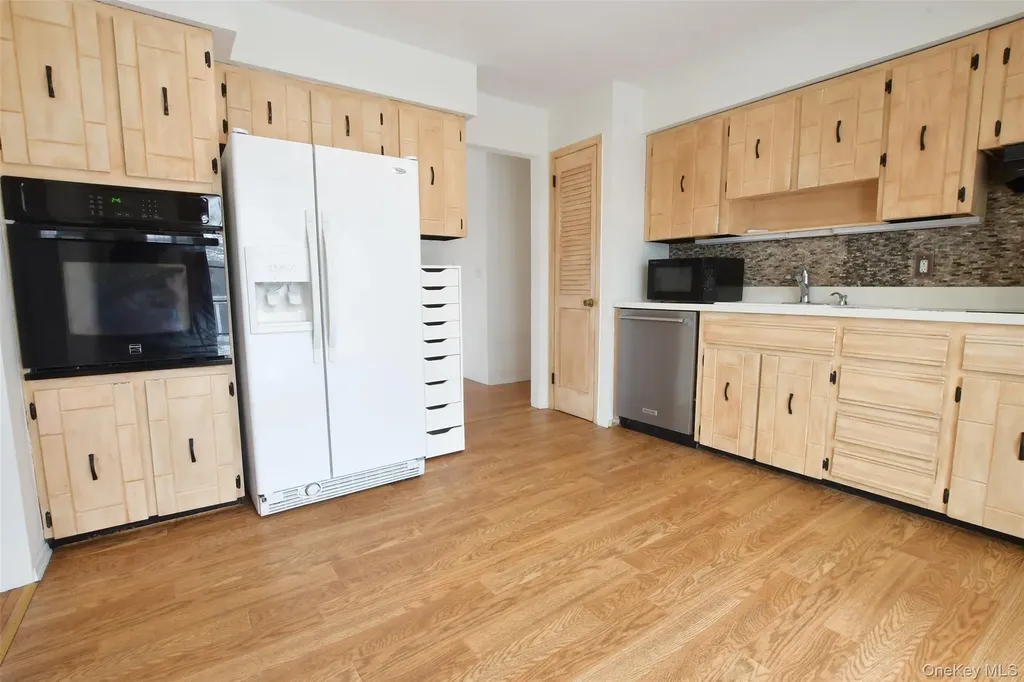 205 Connetquot Road Oakdale NY 11769