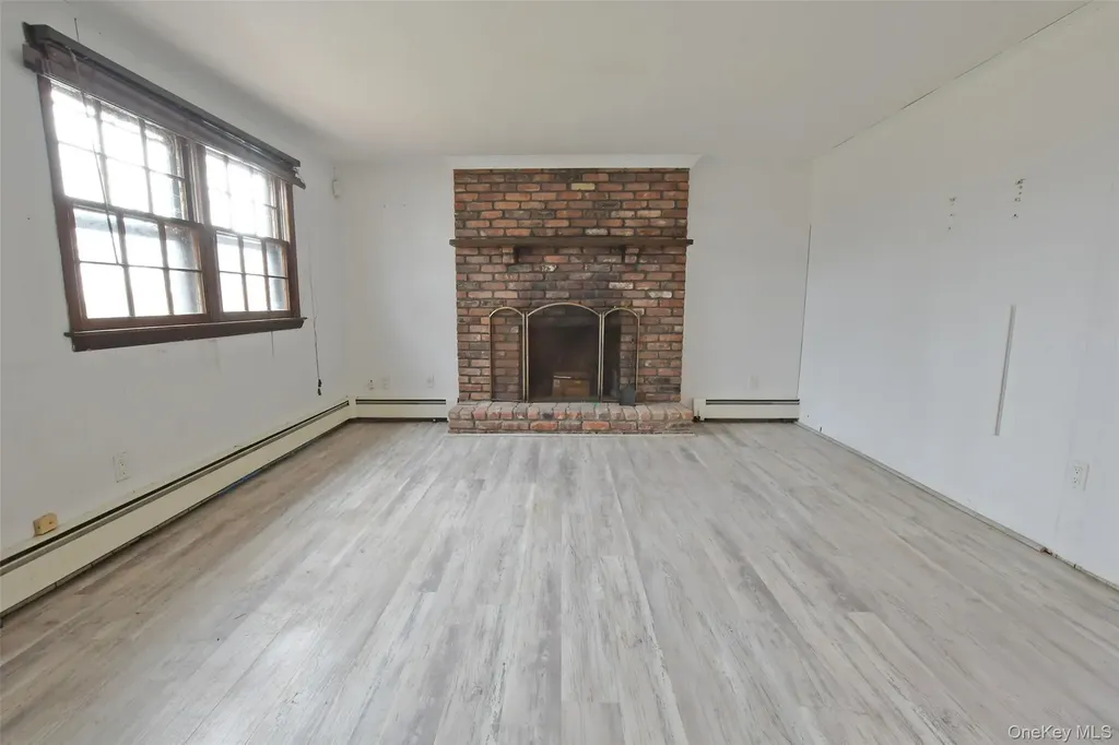 205 Connetquot Road Oakdale NY 11769