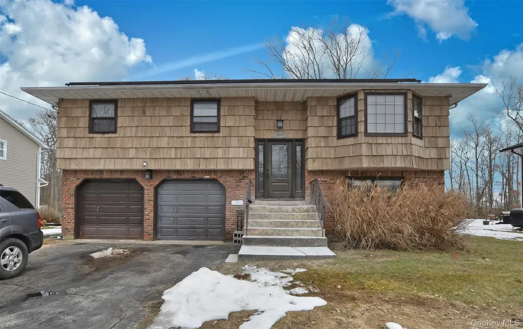205 Connetquot Road Oakdale NY 11769