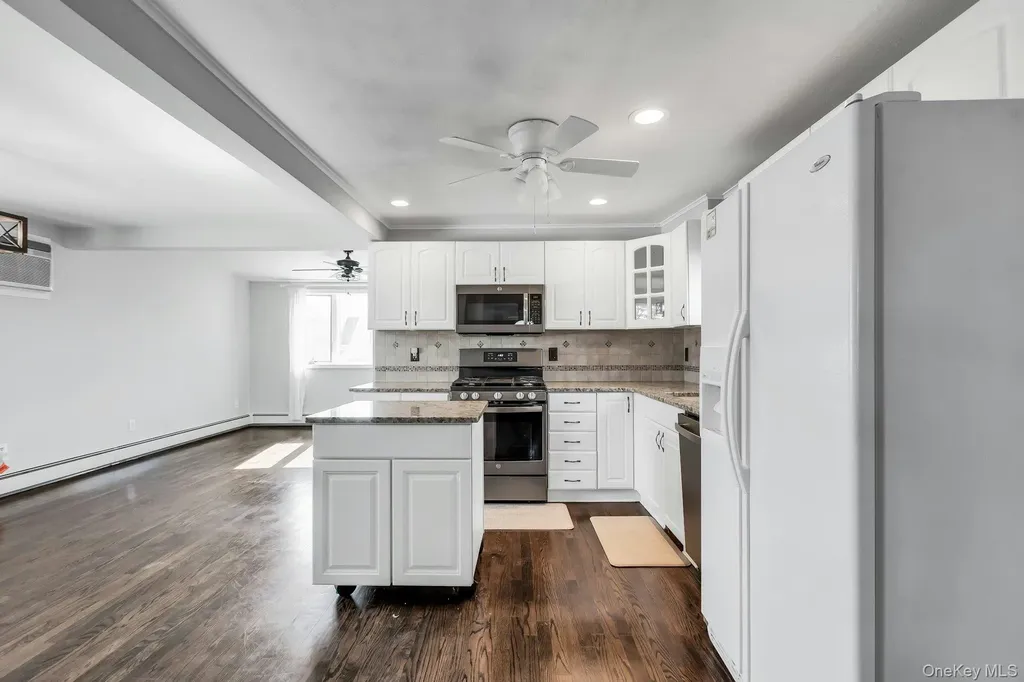 48 E Madison Street East Islip NY 11730