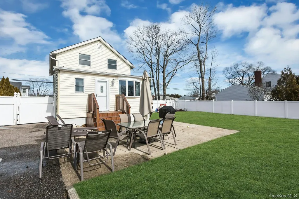 48 E Madison Street East Islip NY 11730