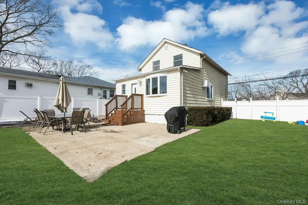 48 E Madison Street East Islip NY 11730