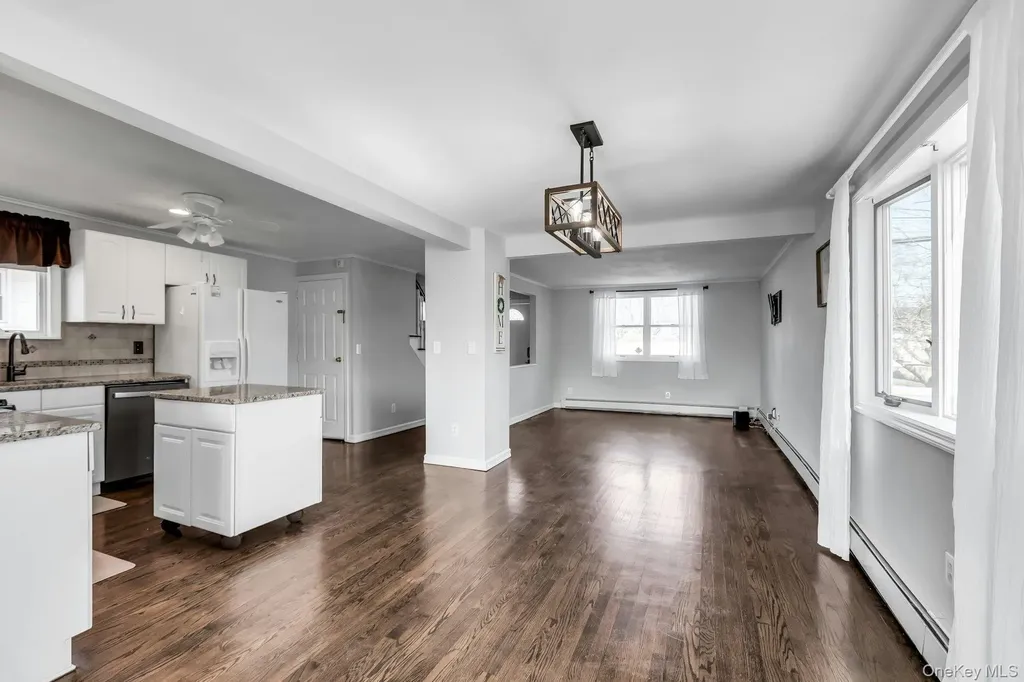 48 E Madison Street East Islip NY 11730