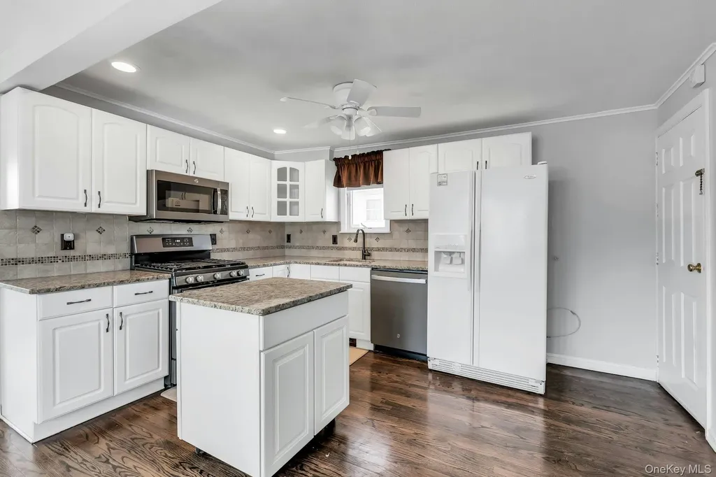 48 E Madison Street East Islip NY 11730