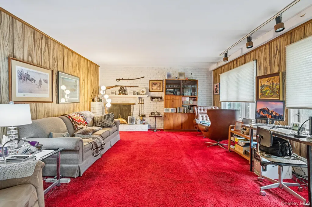 192 Bengeyfield Drive East Williston NY 11596
