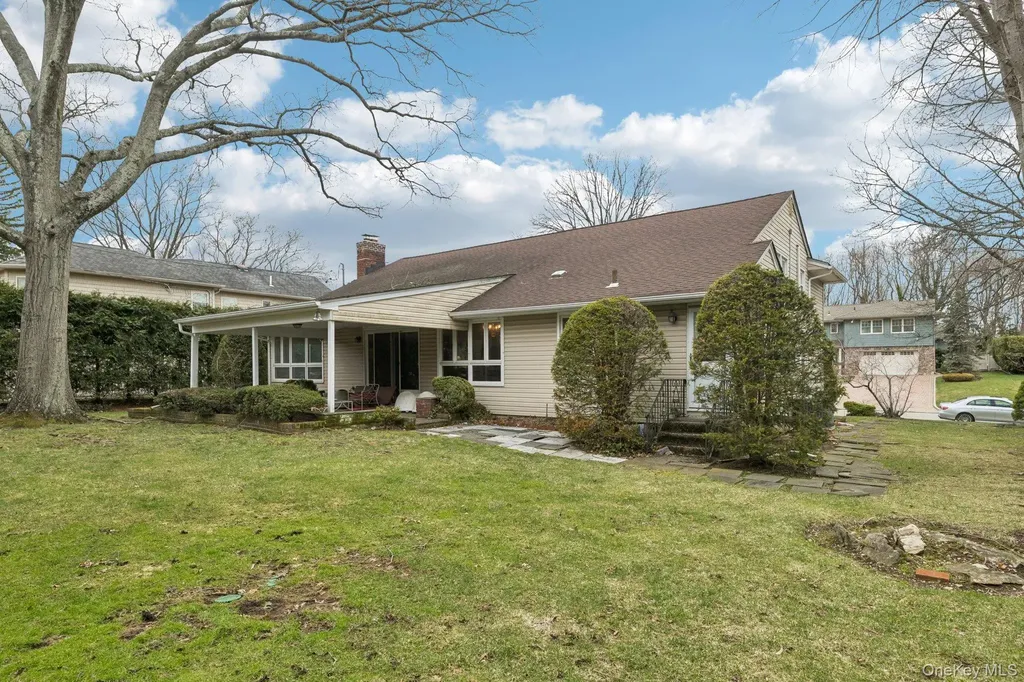 192 Bengeyfield Drive East Williston NY 11596