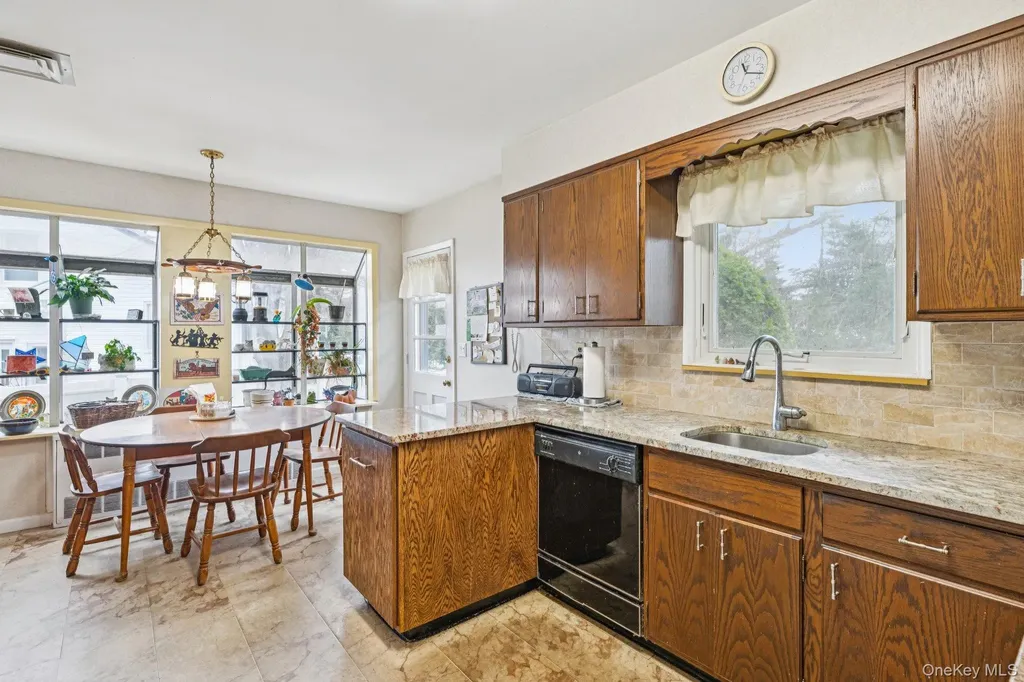 192 Bengeyfield Drive East Williston NY 11596