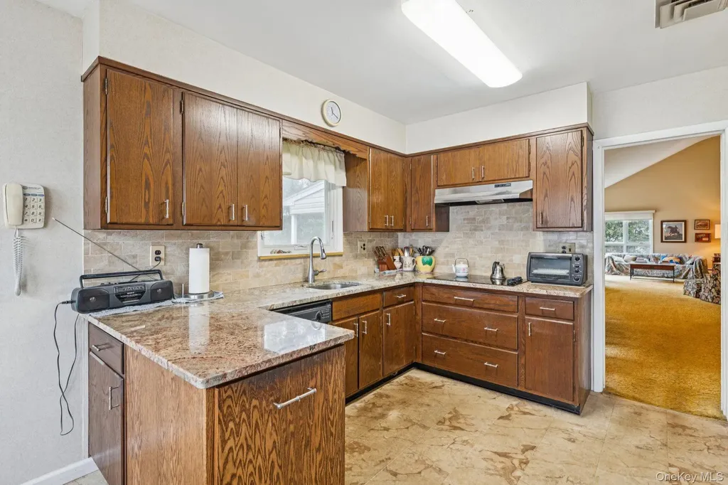 192 Bengeyfield Drive East Williston NY 11596