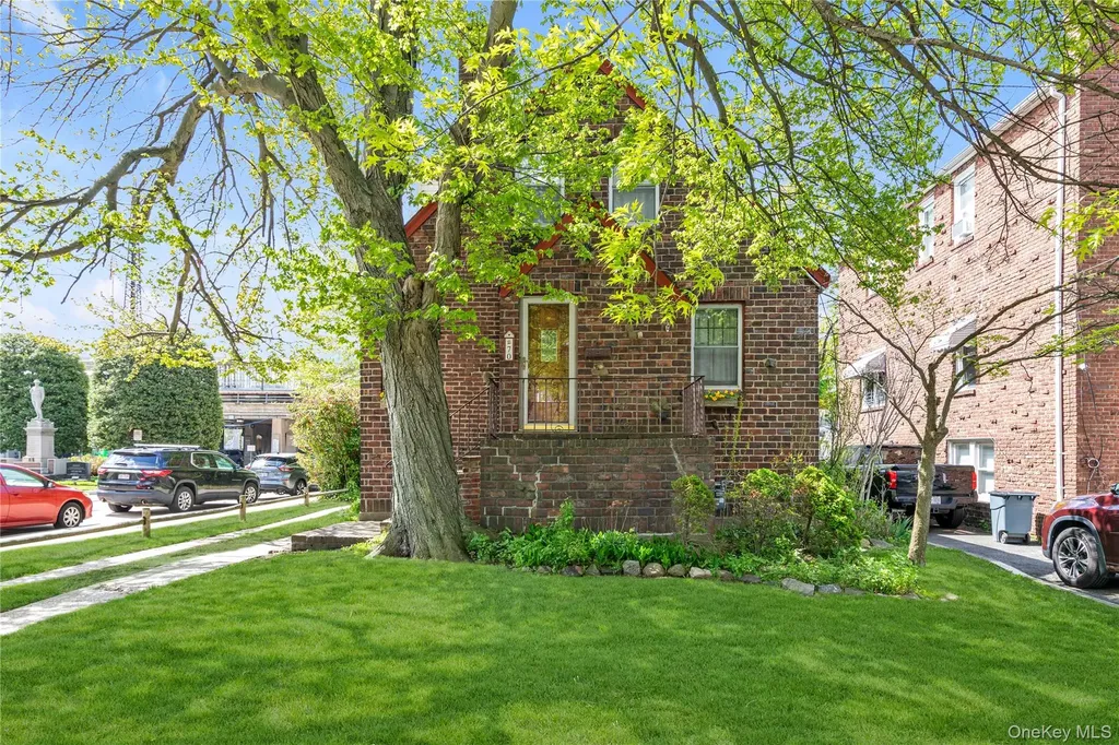 70 Lyon Place Lynbrook NY 11563
