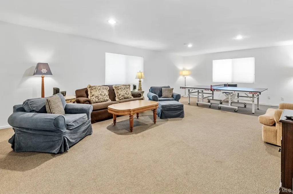 34 Park Circle Quogue NY 11959