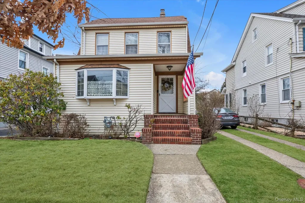 13 Everett Street Lynbrook NY 11563