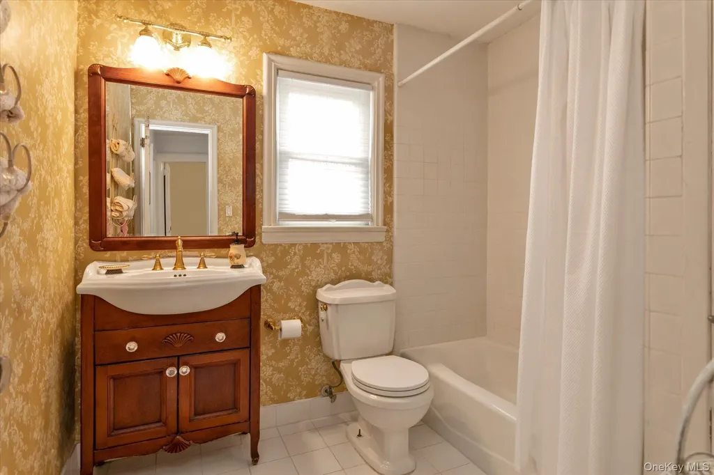 13 Everett Street Lynbrook NY 11563