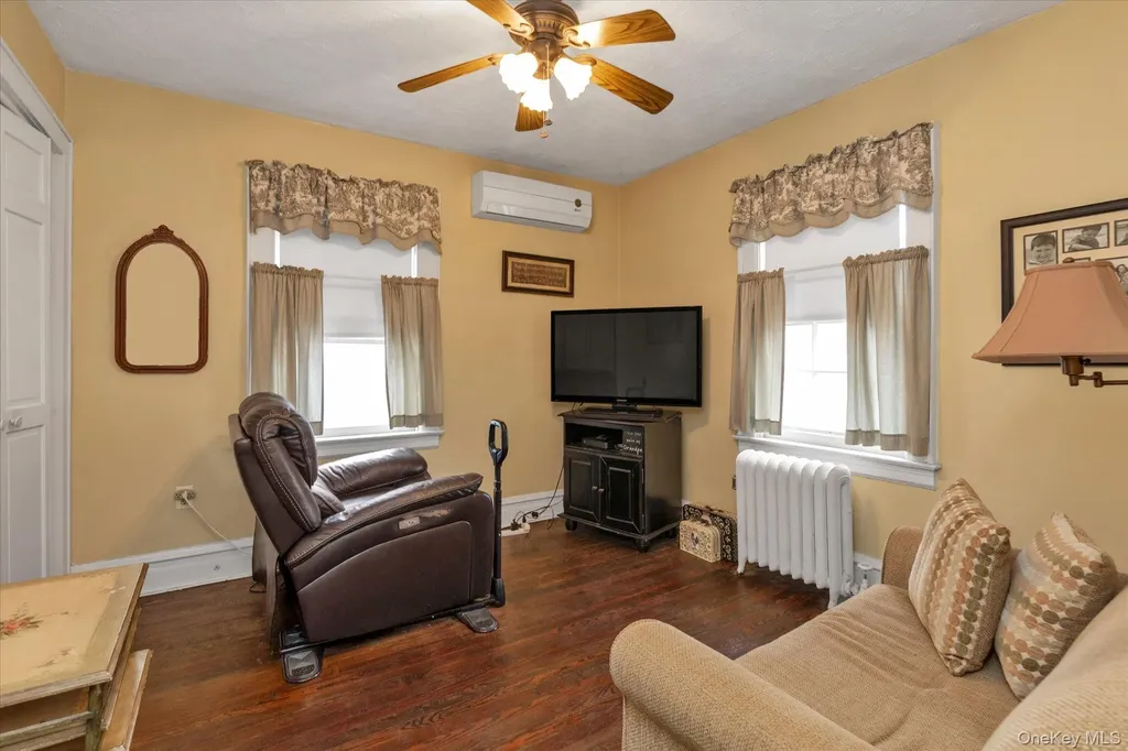 13 Everett Street Lynbrook NY 11563