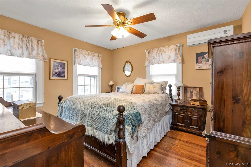 13 Everett Street Lynbrook NY 11563