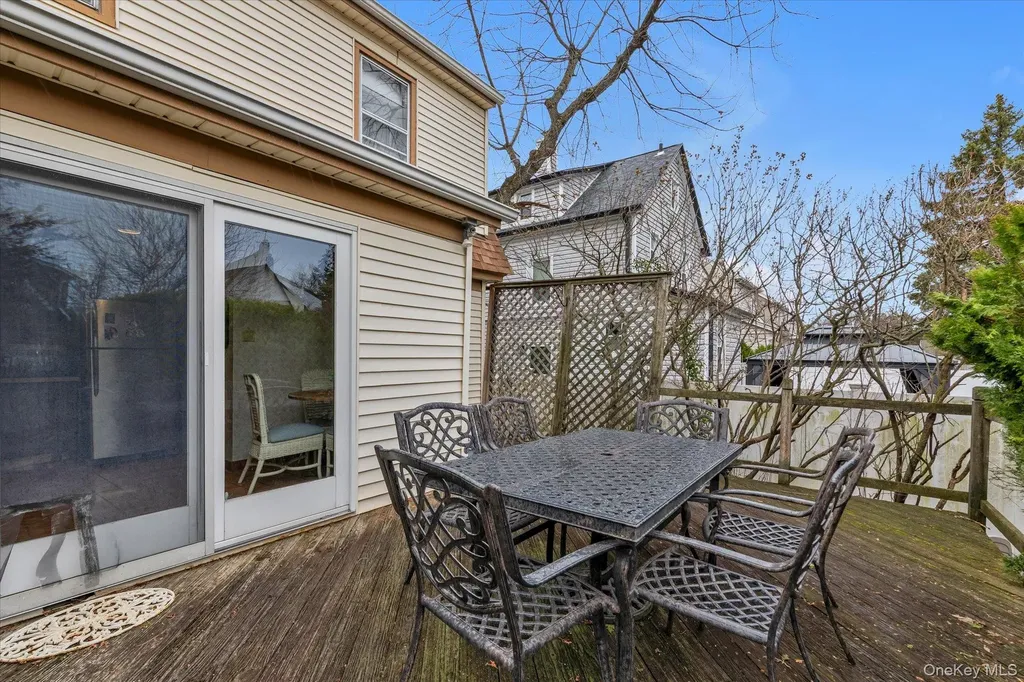 13 Everett Street Lynbrook NY 11563