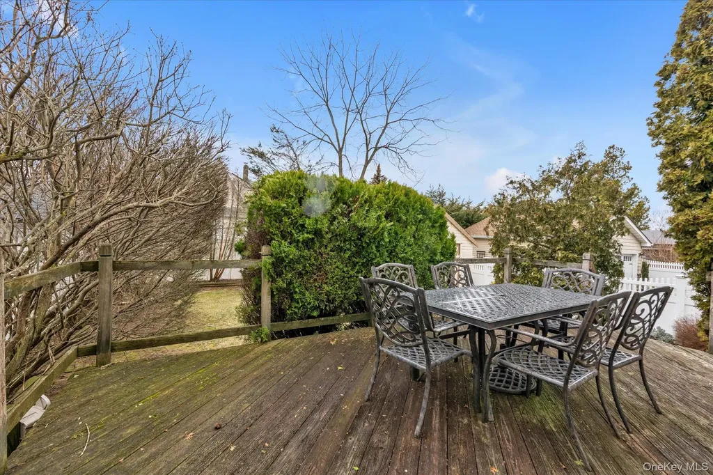 13 Everett Street Lynbrook NY 11563
