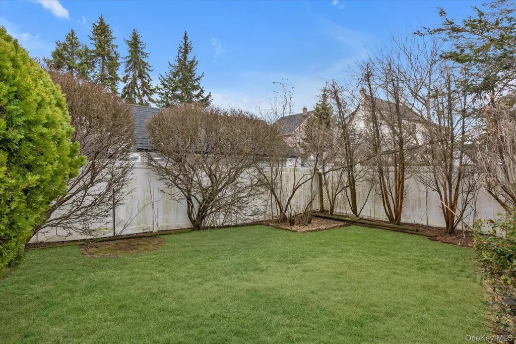 13 Everett Street Lynbrook NY 11563