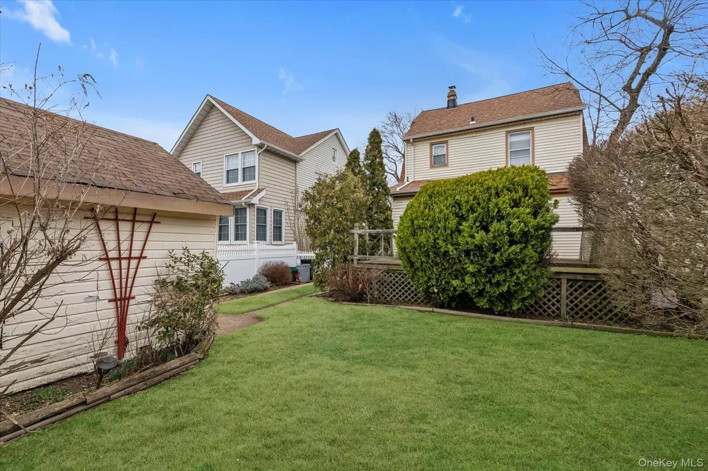 13 Everett Street Lynbrook NY 11563
