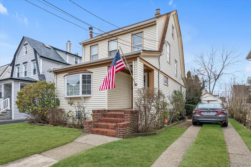 13 Everett Street Lynbrook NY 11563