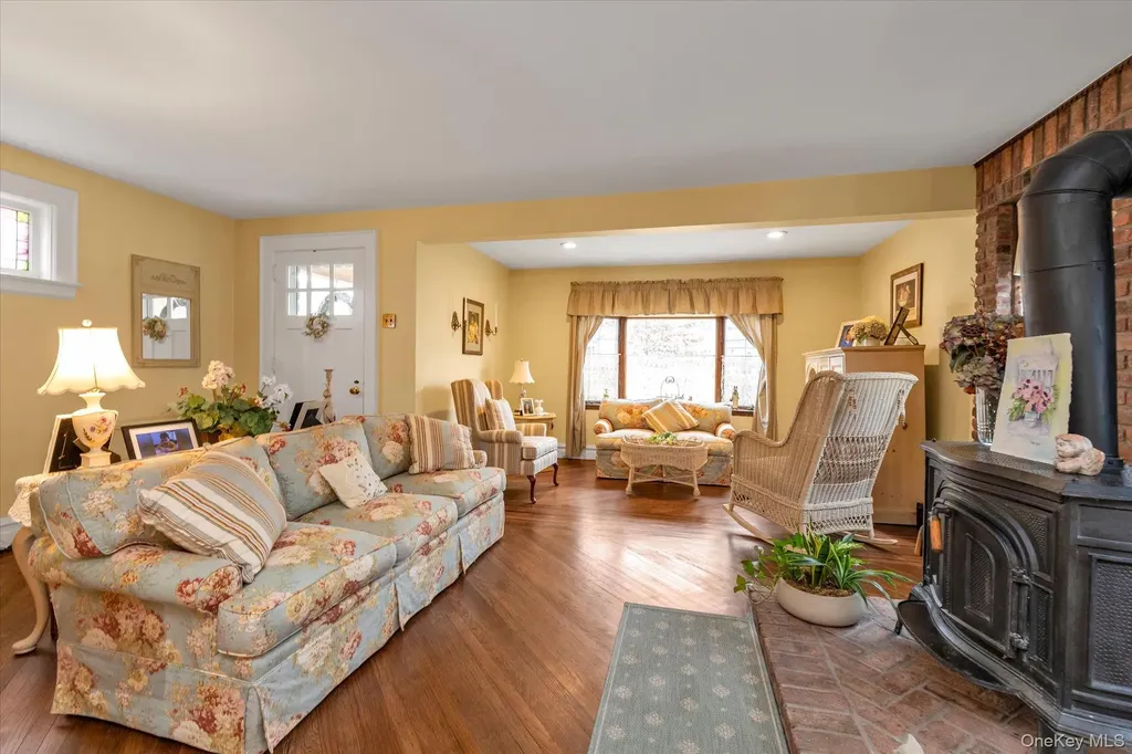 13 Everett Street Lynbrook NY 11563
